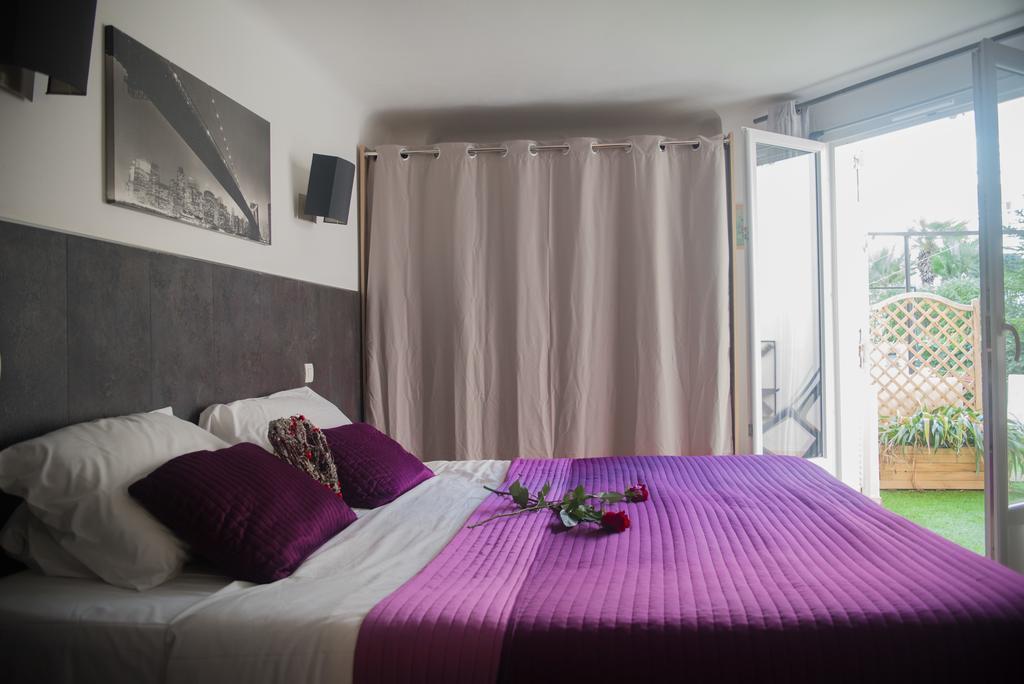 Brit Hotel Colbert Juan-les-Pins Exterior foto