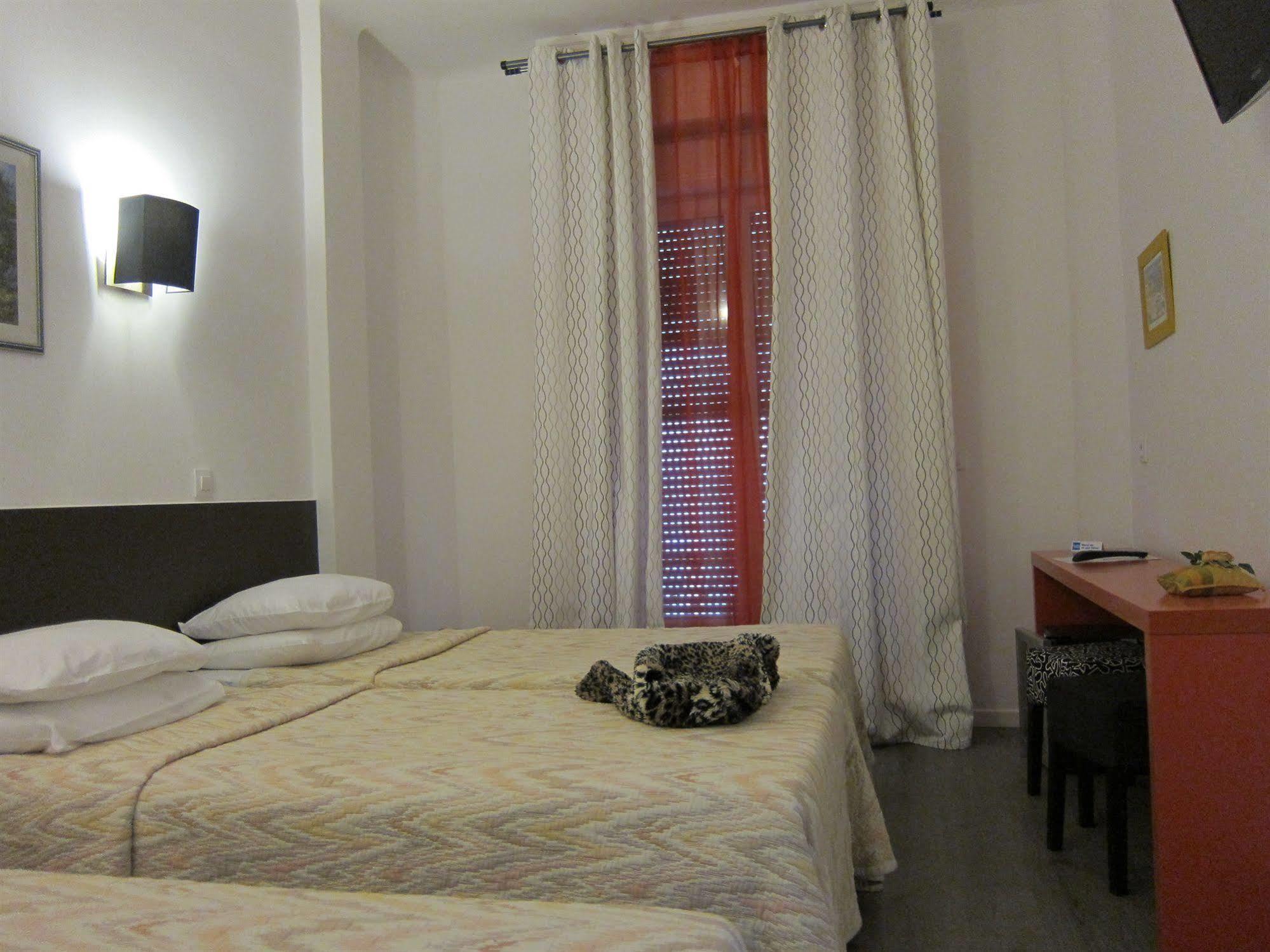 Brit Hotel Colbert Juan-les-Pins Exterior foto