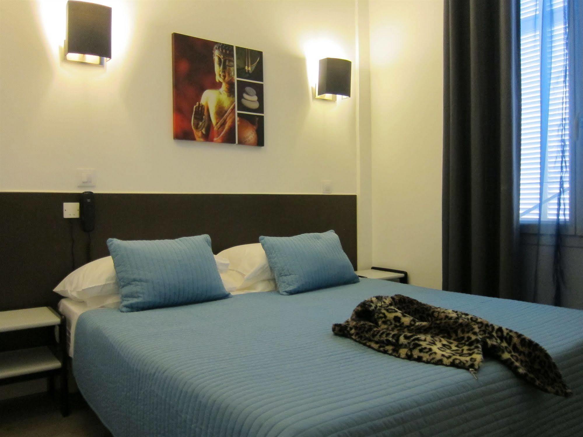 Brit Hotel Colbert Juan-les-Pins Exterior foto