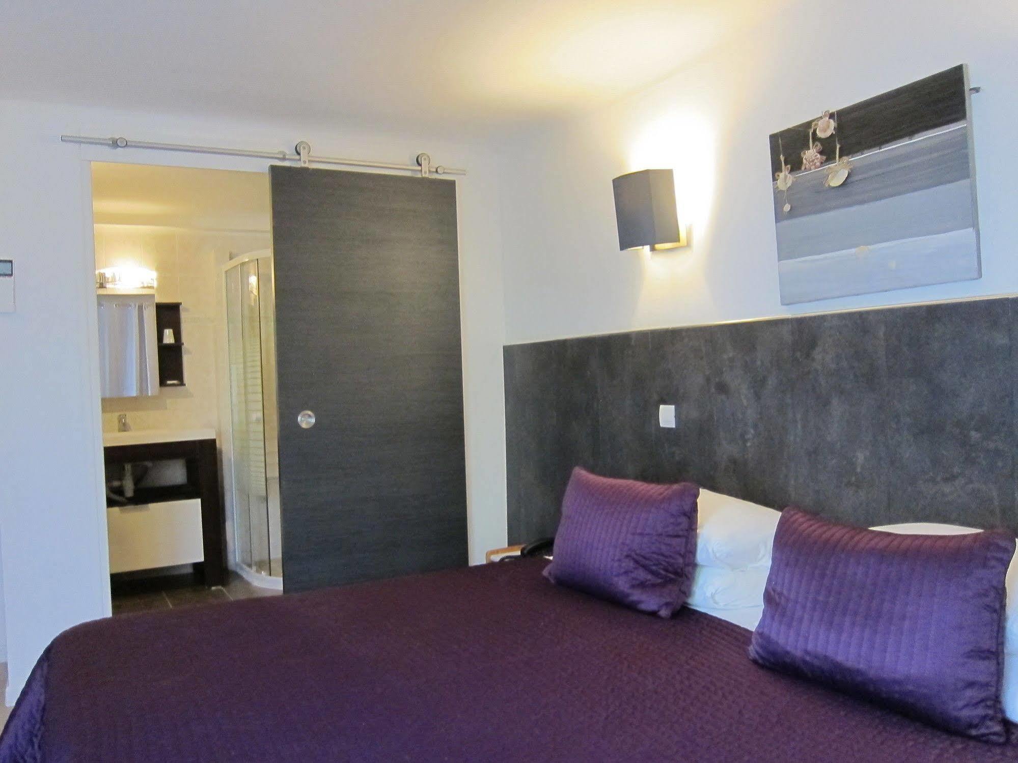 Brit Hotel Colbert Juan-les-Pins Exterior foto