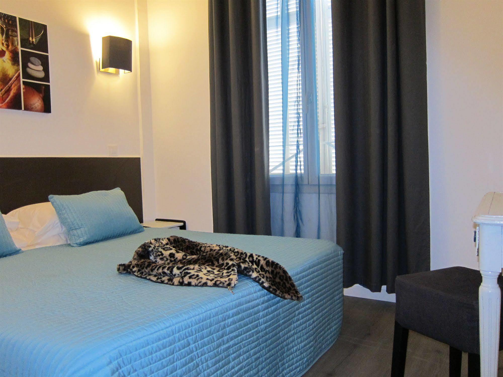 Brit Hotel Colbert Juan-les-Pins Exterior foto
