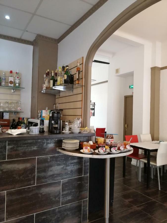 Brit Hotel Colbert Juan-les-Pins Exterior foto